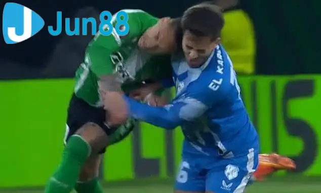 Antony Thực Hiện Động Tác Kỹ Thuật Nổi Tiếng Của Zidane 10 7cc6ba87 a5bd 4a2b b22b a91ba516d713 692919aace366